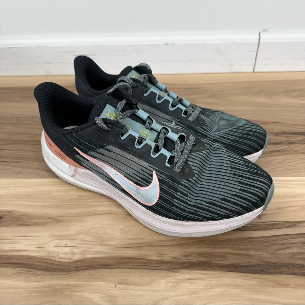 Nike Winflo Women's Black and Gray Sneakers